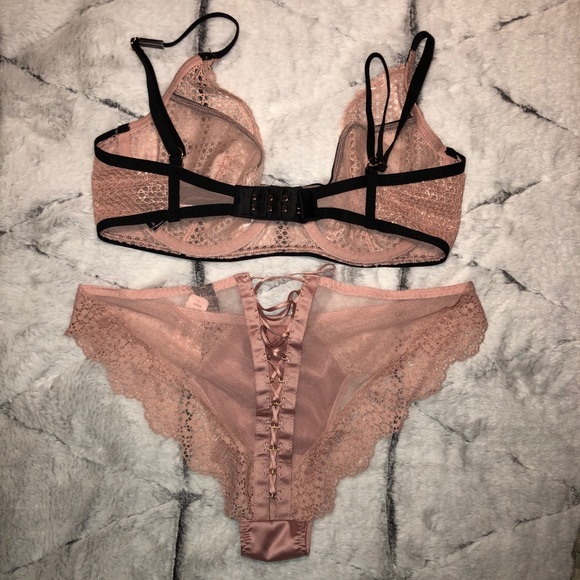 Victoria’s Secret Bra 34C & Pantie Small Set - Picture 2 of 3